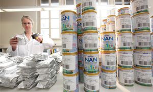 Employee at Konolfingen reads bar codes on infant formula packs