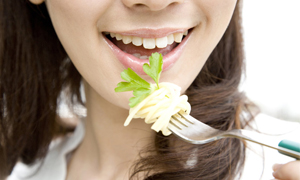A young woman eating