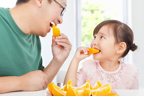 father and daughter eating