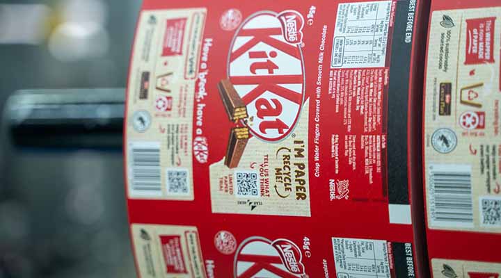KitKat paper wrapping in production