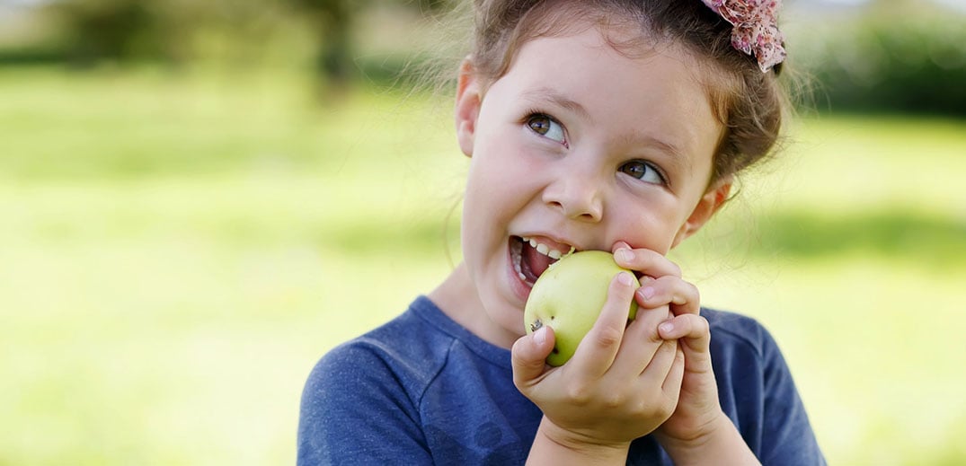 girl eating an apple