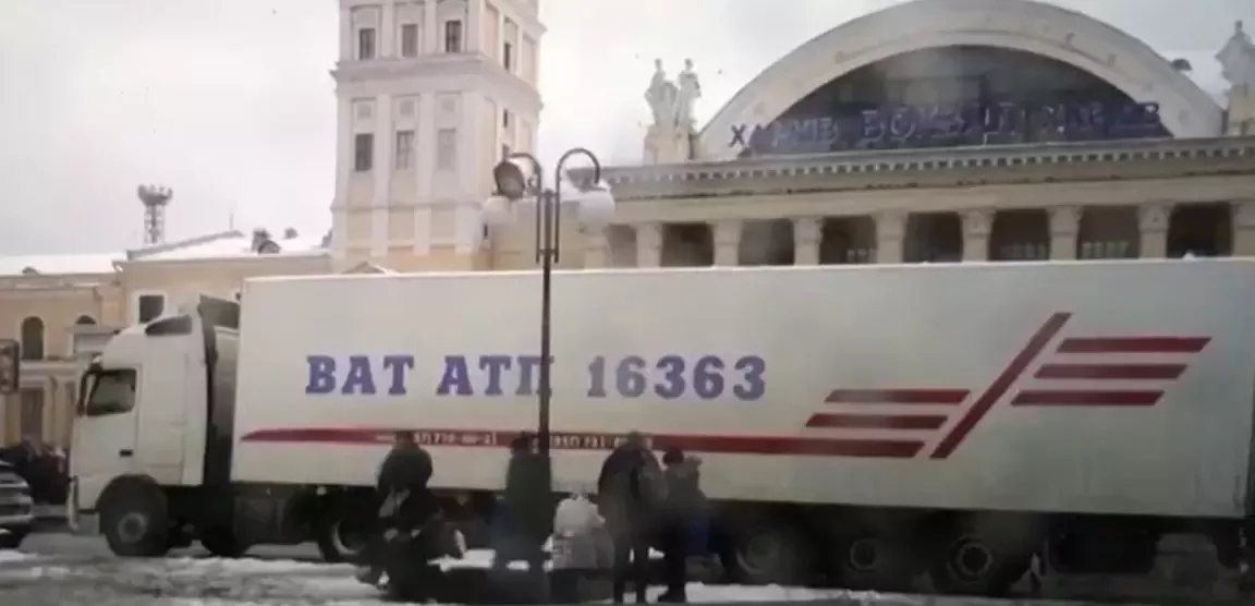 Truck distributing food products