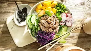 Poké Bowl with Garden Gourmet Vuna