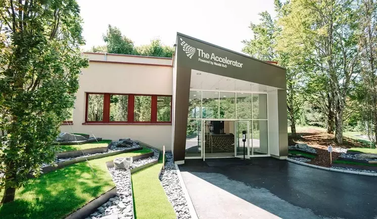 R+D accelerator
