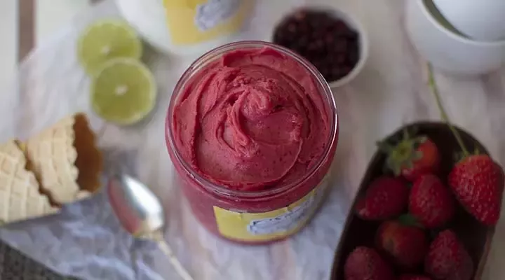 Buying Antica Gelateria Del Corso fruit sorbet