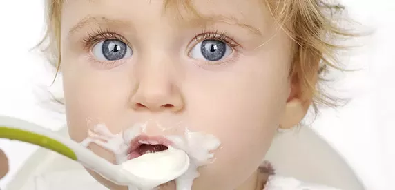 toddler eating