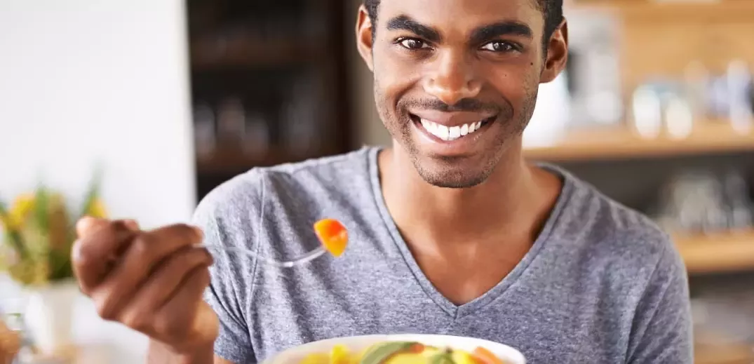 man eating healthy